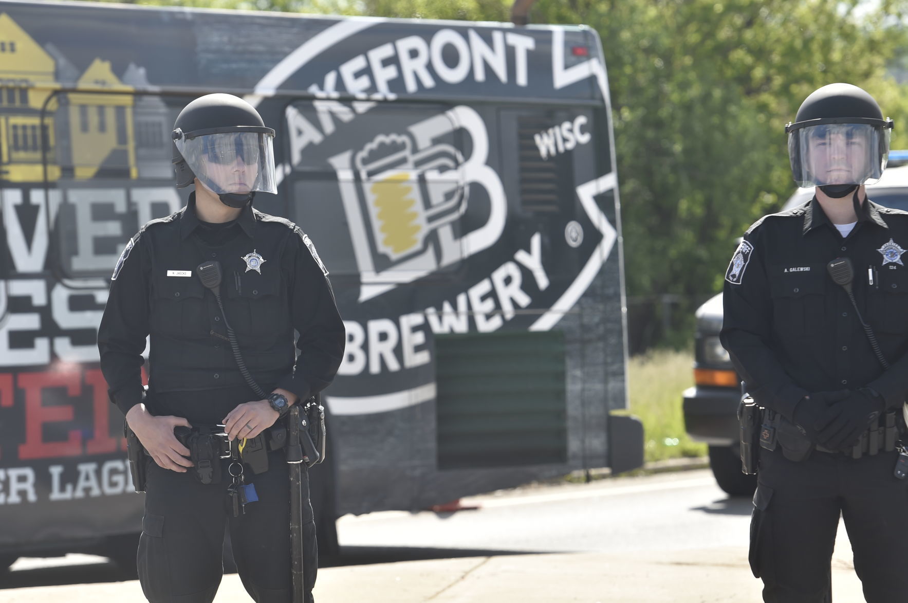Sheriff's deputies on north side of 35th Street bridge